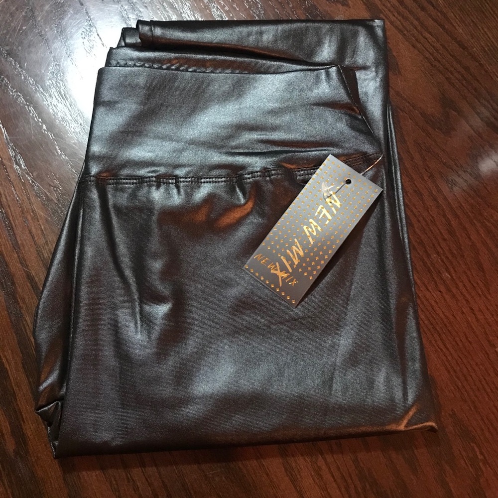 Faux leather leggings - Picture 5 of 7